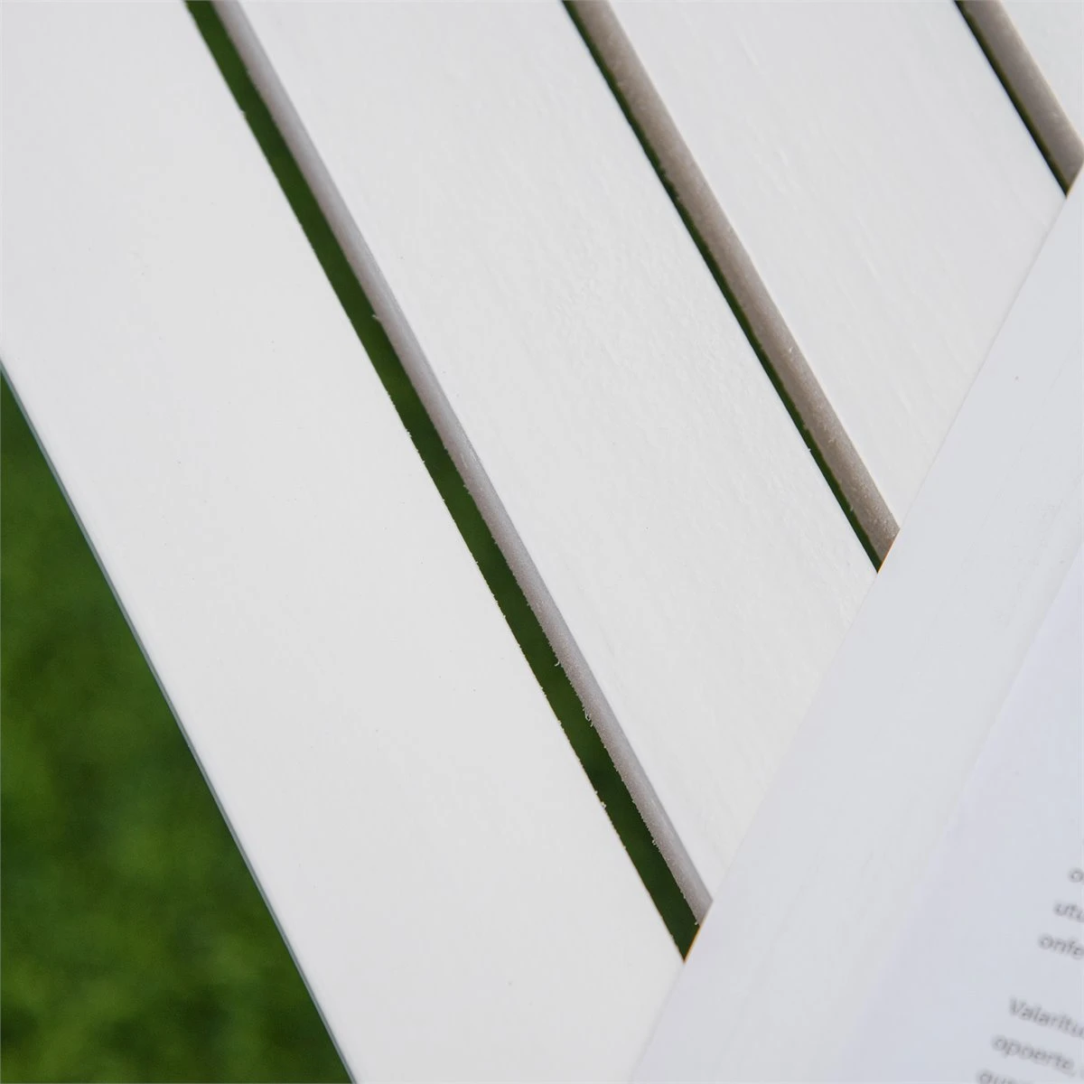 Outsunny Banco De Madera Maciza Exterior De 2 Plazas 123x61x89,5 Cm Banco De Jardín Con Respaldo Decorativo Y Reposabrazos Para Terraza Balcón Patio Carga 250 Kg Blanco - Imagen 6