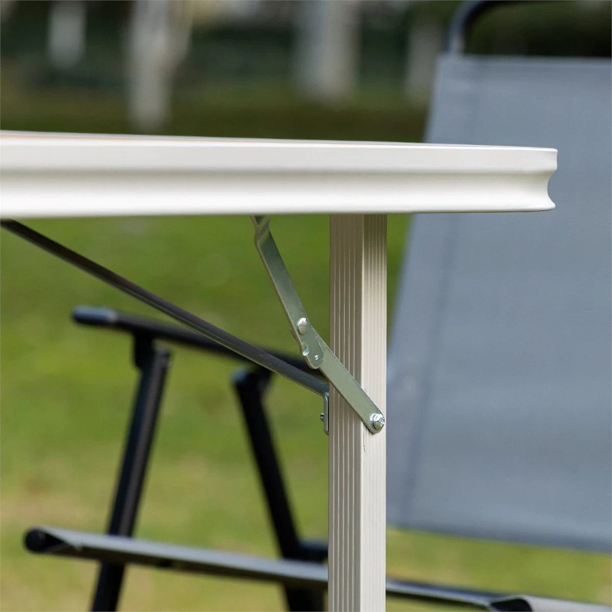 Outsunny Mesa De Camping Plegable Mesa De Picnic Portátil De Aluminio Con Encimera De Madera Y 4 Almohadillas De Pie Multifuncional Para Terraza Jardín Playa 115x85x75 Cm Natural - Imagen 6